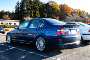 2002年式アルピナ B3 3.3 リムジン（E46後期型）：灯火類やデコラインを新調し、ボディをコーティングしている。