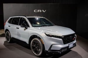 新型ホンダCR-V RS ブラックエディション：スレートグレー・パール