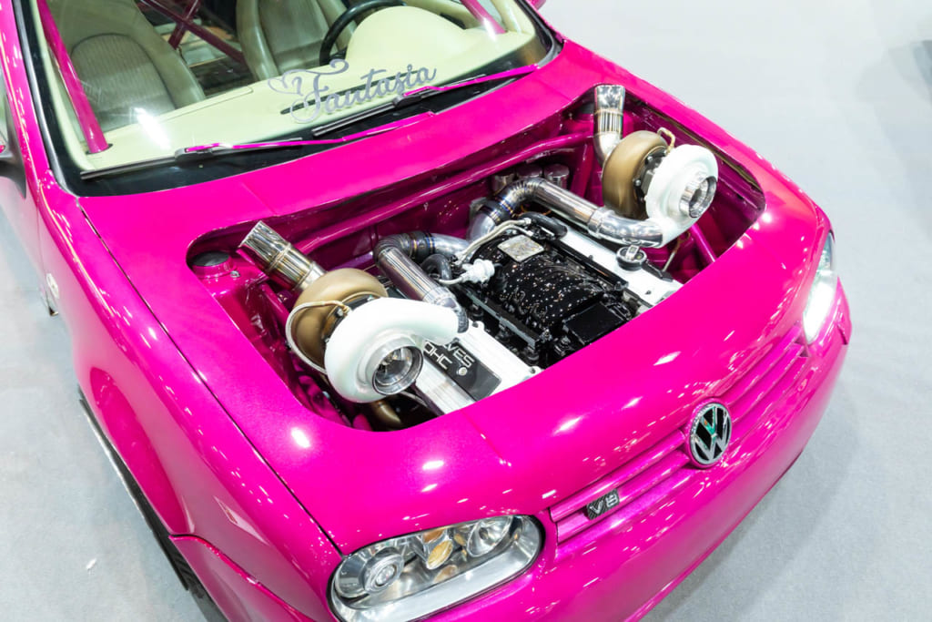 ゴルフ4にアウディのV8ツインターボエンジン。ボンネット閉まらないと思うな。