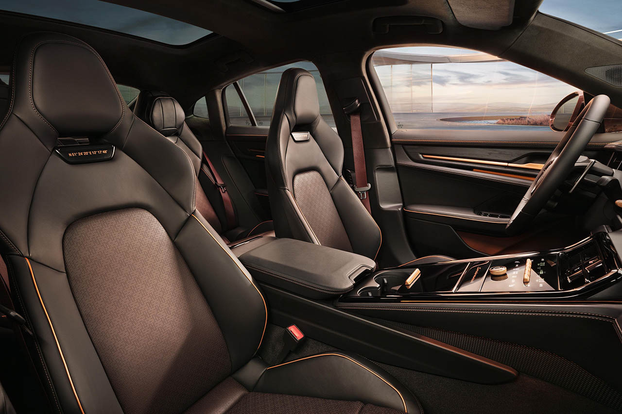 塗装に金箔、車内に葉巻。ポルシェ「ゾンダーヴンシュ」がパナメーラ・ターボに宿した究極の特注哲学