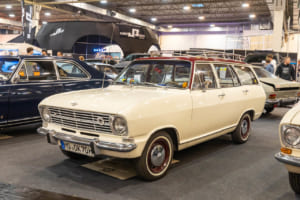 オペル・カデットキャラバン：ほぼ見かけることがなくなったカデットBのキャラバン。