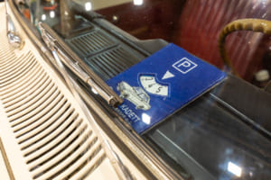 オペル・カデットキャラバン：手作りのパーキングパーミット。