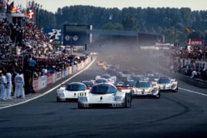 小林稔が捉えた「クルマの本質」。ロードカーとレースを繋ぐ報道写真・作品展「CHASING GRACE」開催