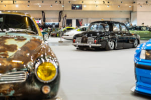 ルノー・ドーフィン（写真奥）：VWのエンジンへのスワップは欧州ではよくある手法。