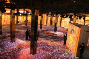 横浜・山下ふ頭がアートの海に。トヨタが仕掛ける巨大空間「ザ・ムービアム」の没入体験