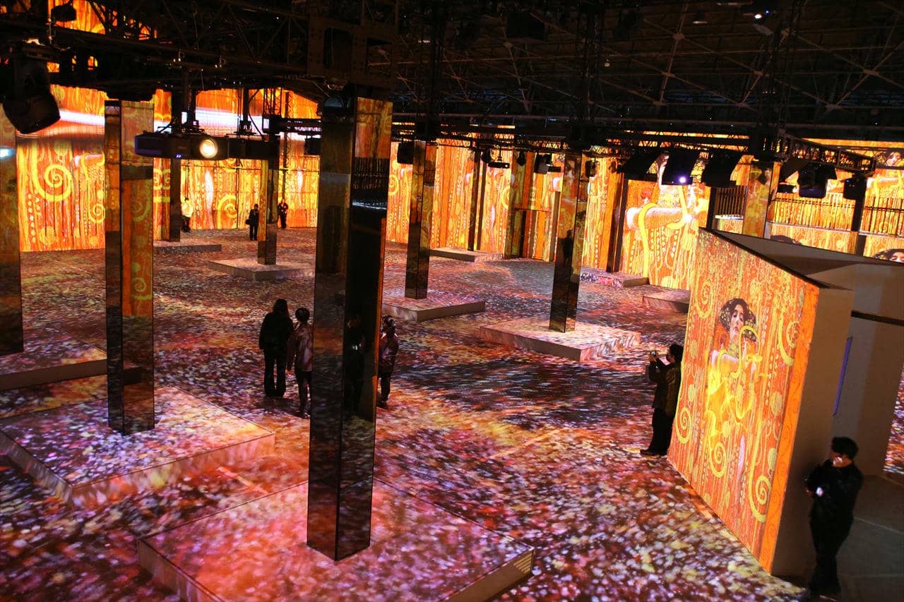 横浜・山下ふ頭がアートの海に。トヨタが仕掛ける巨大空間「ザ・ムービアム」の没入体験