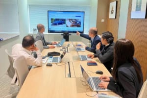 メルセデス・ベンツ日本 エリアマネージャーによる会議風景