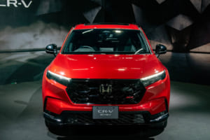 新型ホンダCR-V RS ブラックエディション：ブレイジングレッド・パール
