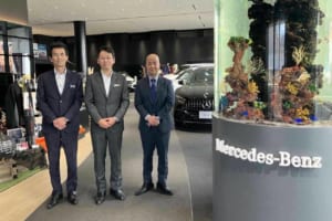 メルセデス・ベンツ名古屋南 左から 松波拠点長、岩野社長、下澤本部長