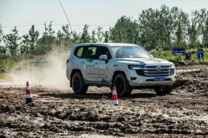 テイン「4×4 ダンパー グラベル2