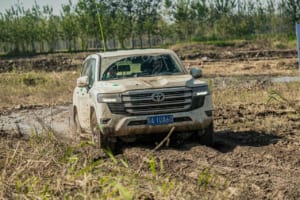 テイン「4×4 ダンパー グラベル2