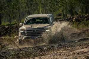 【6車種一気乗り】ランクル250もジムニーも激変。テインの本格派「4×4 DAMPER GRAVEL 2」がダートで証明した実力