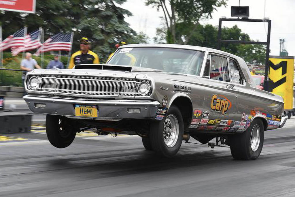 現代のドラッグレースで活躍する1965年型ダッジA990