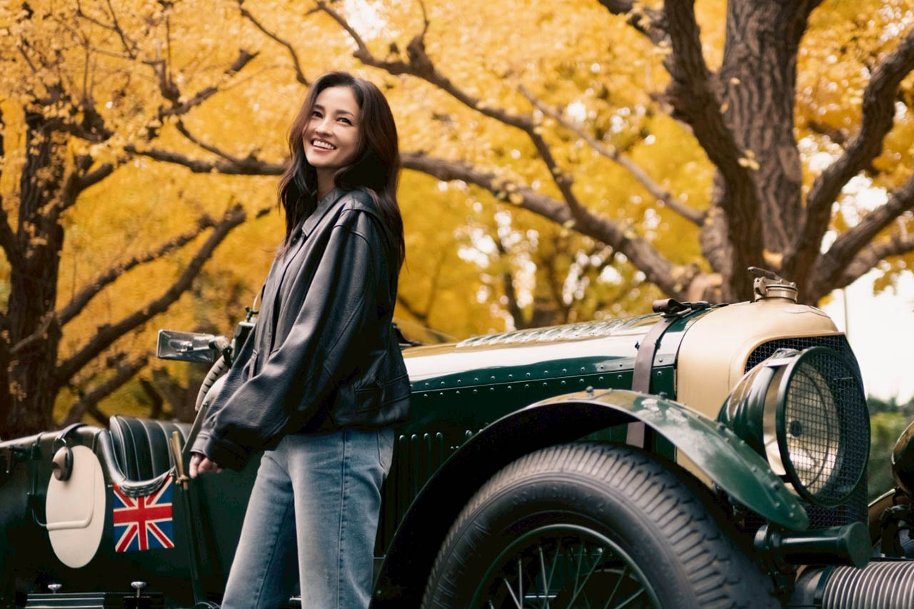 黒木メイサと名車6台、黄金色の東京を駆ける。新旧ベントレーが共演した「コンボイ・イン・トーキョー」