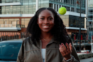 テニス界の新星ココ・ガウフ、メルセデス・ベンツのアンバサダーに就任。フェデラーと並ぶ「ブランドの顔」へ