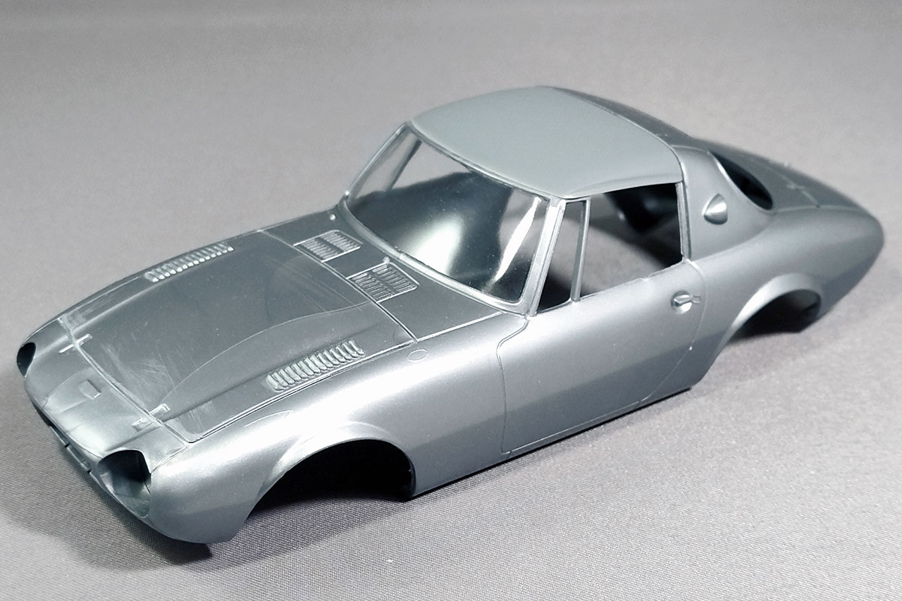 まずはガラス部品をボディに接着！ フジミ製「ヨタハチ」プラモを