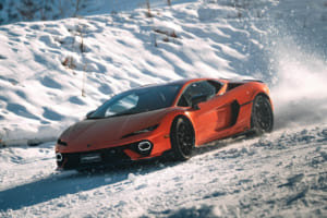 ランボルギーニが仏アルプスのクールシュヴェルで開催した第3回「#SheDrivesaLambo」。