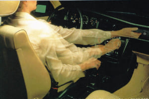 操作類は容易に手の届く位置に設置した中央集中型で、扱いやすくなっている。