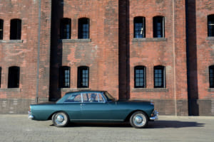 「ストレートスルー」の愛称どおり、前後をまっすぐ走るようなボディラインで知られるベントレーS3コンチネンタルのマリナー・パークウォード製スポーツサルーン。