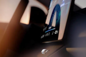 北欧神話の“思考”を宿すEV。新型ボルボEX60とGeminiが示す、「物理ボタンレス」の真の回答