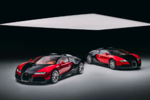 ブガッティ・ヴェイロン F.K.P. オマージュ(左)と元祖ヴェイロン(右)