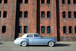 イベント会場に進入するロールス・ロイス・シルヴァークラウド。なんとオーナーが自らレストアを手掛けて、この美しさを得たという。