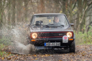 あえて残した“激走の傷跡”。VW初代「ゴルフGTI」50周年で蘇る、英国縦断ラリー走破の記憶