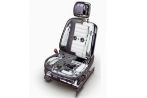 シートベンチレーターを装備しファンで除湿（モデルにより異なる）。