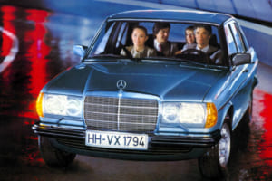 メルセデス・ベンツはロングドライブしても疲労が少なく、フレッシュな気分でドライブできる。このことが「メルセデス・ベンツのシートが呼吸」している理由だ。写真はW123。