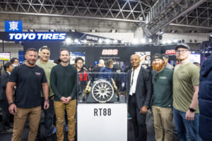 BBSアメリカのジェシー・ヘマンズ氏(中央右)と、アメリカのBBS関係者