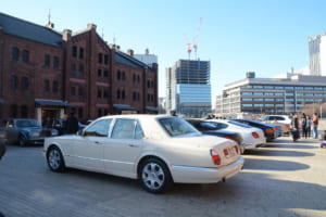 近現代のベントレーたちが並んだコーナー。ベントレーらしく、上品なテールが並ぶ。