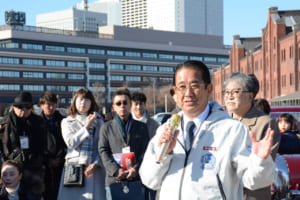 横浜市議会議員さんによるスピーチ。