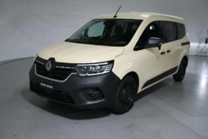 【写真81枚】ルノー新型「グランカングー」発売　待望の3列7人乗りは“観音開き×黒バンパー”の日本専用スタイル　価格459万円