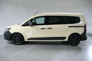 【写真81枚】ルノー新型「グランカングー」発売　待望の3列7人乗りは“観音開き×黒バンパー”の日本専用スタイル　価格459万円