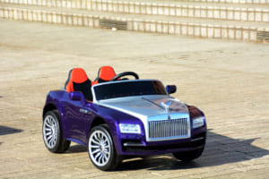 この会場ではキッズカーもロールス・ロイス。ドーンが、なかなか正確に再現されているようだ。