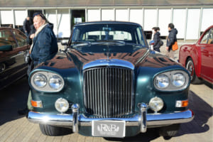 近年では「ストレートスルー」、そしてかつては「チャイニーズ・アイ」の愛称でも知られたベントレーS3コンチネンタル。