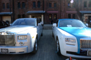 ロールス・ロイス・ファントムVII（左）とゴースト