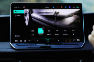 フォルクスワーゲン・ティグアン TDI 4モーション Rライン：純正インフォテイメントシステム「Discover Pro Max」は大幅な進化を遂げた。15インチの大画面を採用し、エアコンやサスペンションセッティングなどの操作系も、画面上で設定できる。