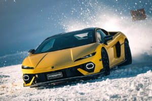 雪上の920psを手なずけるテメラリオの衝撃。ランボルギーニと女性たちが描く「知性ある興奮」の行方