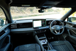 フォルクスワーゲン・ティグアン TDI 4モーション Rライン：純正インフォテイメントシステム「Discover Pro Max」は大幅な進化を遂げた。15インチの大画面を採用し、エアコンやサスペンションセッティングなどの操作系も、画面上で設定できる。