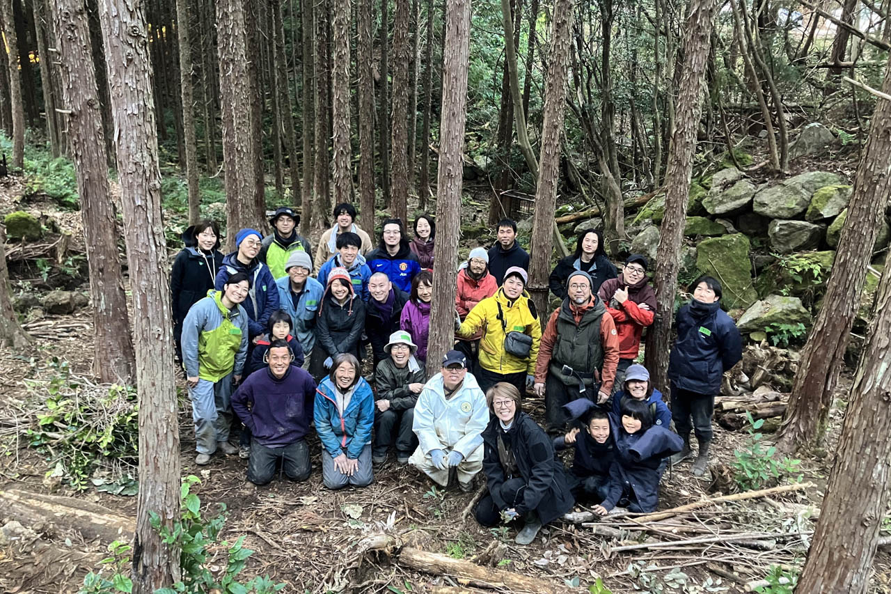 道なき森へ、守り手と共に。ディフェンダーが日本の「流域再生」に車両と2000万円を支援