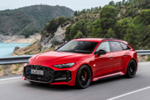 新型アウディRS 5アバント