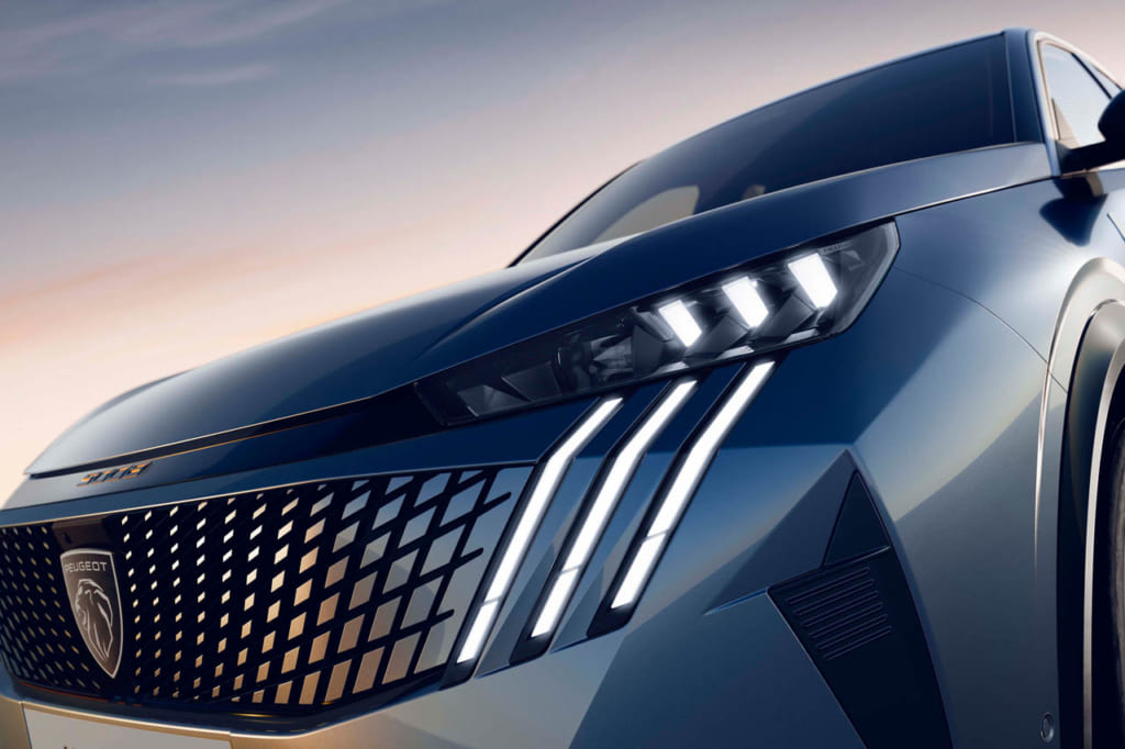 新型プジョー5008ハイブリッド