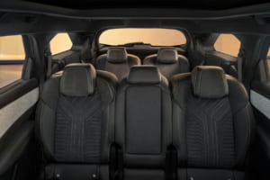 新型プジョー5008ハイブリッド