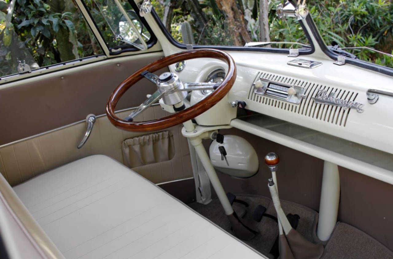 1974年式 フォルクスワーゲン コンビ デラックス マイクロバス