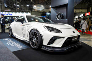 アドバン・レーシング RZ-F3（9.5J×18インチ）を装着した、オリジナル・ランデュースのトヨタGR86