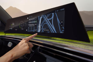 新型プジョー5008ハイブリッド