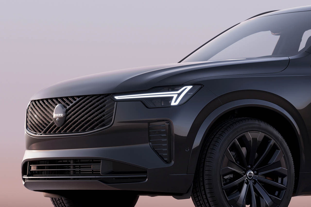 北欧のフラッグシップが漆黒に染まる。ボルボXC90「ブラック