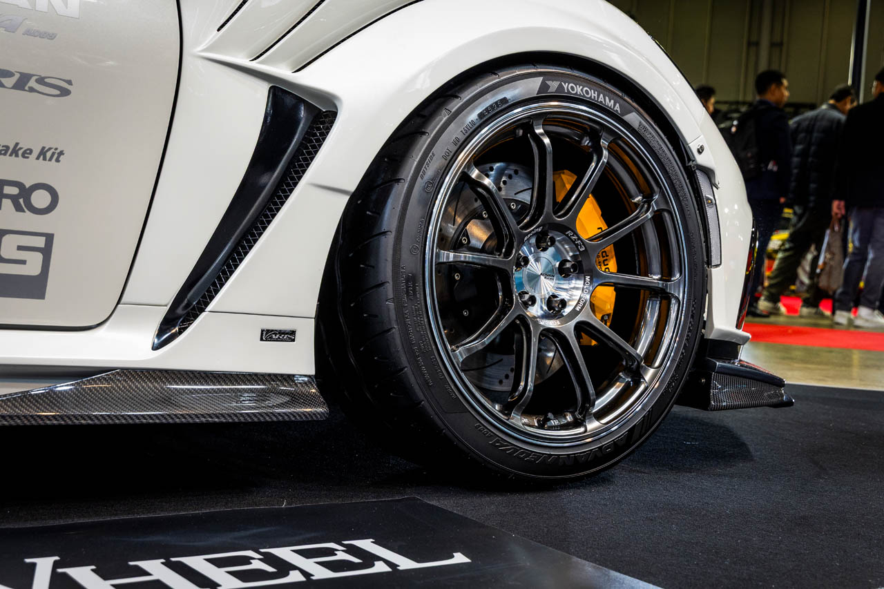 アドバン・レーシング RZ-F3（9.5J×18インチ）を装着した、オリジナル・ランデュースのトヨタGR86