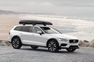 名作クロスオーバー、有終の美。【限定200台】ボルボV60クロスカントリー「クラシックエディション」